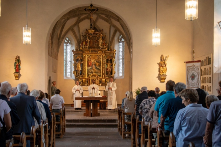 Viele Besucher beim Festgottesdienst zum Annatag 2026