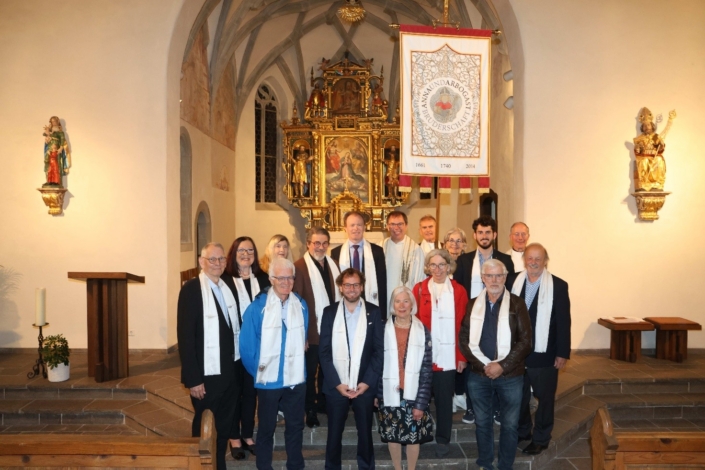 Die neuen Geschwister und Mitglieder des Vorstands in der Bruderschaftskirche zum Bruderschaftstag 2026.